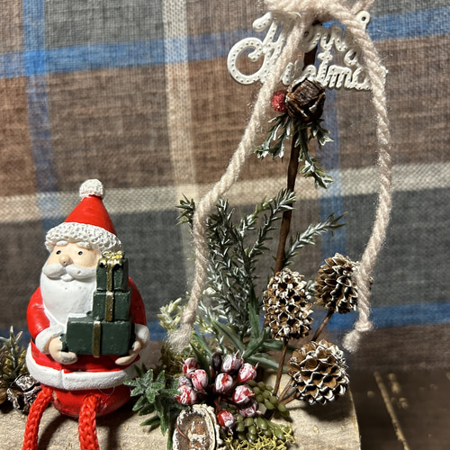 丸太のクリスマス飾り^_^サンタさん^_^ミニ看板 アートフラワー mizuka