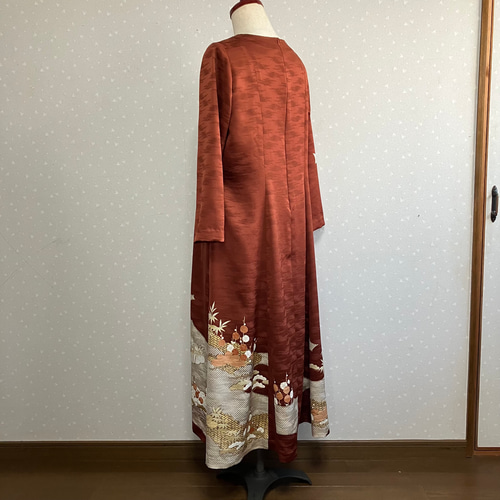 留袖リメイクロングワンピース飛鶴金箔波模様13号LL 鶴・松刺繍＆箔置き正絹金彩黒留袖ワンピースM～L＆ギャザー