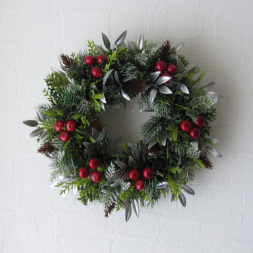 シルバーリーフ・木の実・赤い実入りクリスマスリース 直径約25cm