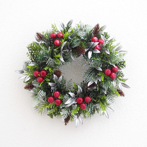 シルバーリーフ・木の実・赤い実入りクリスマスリース 直径約25cm