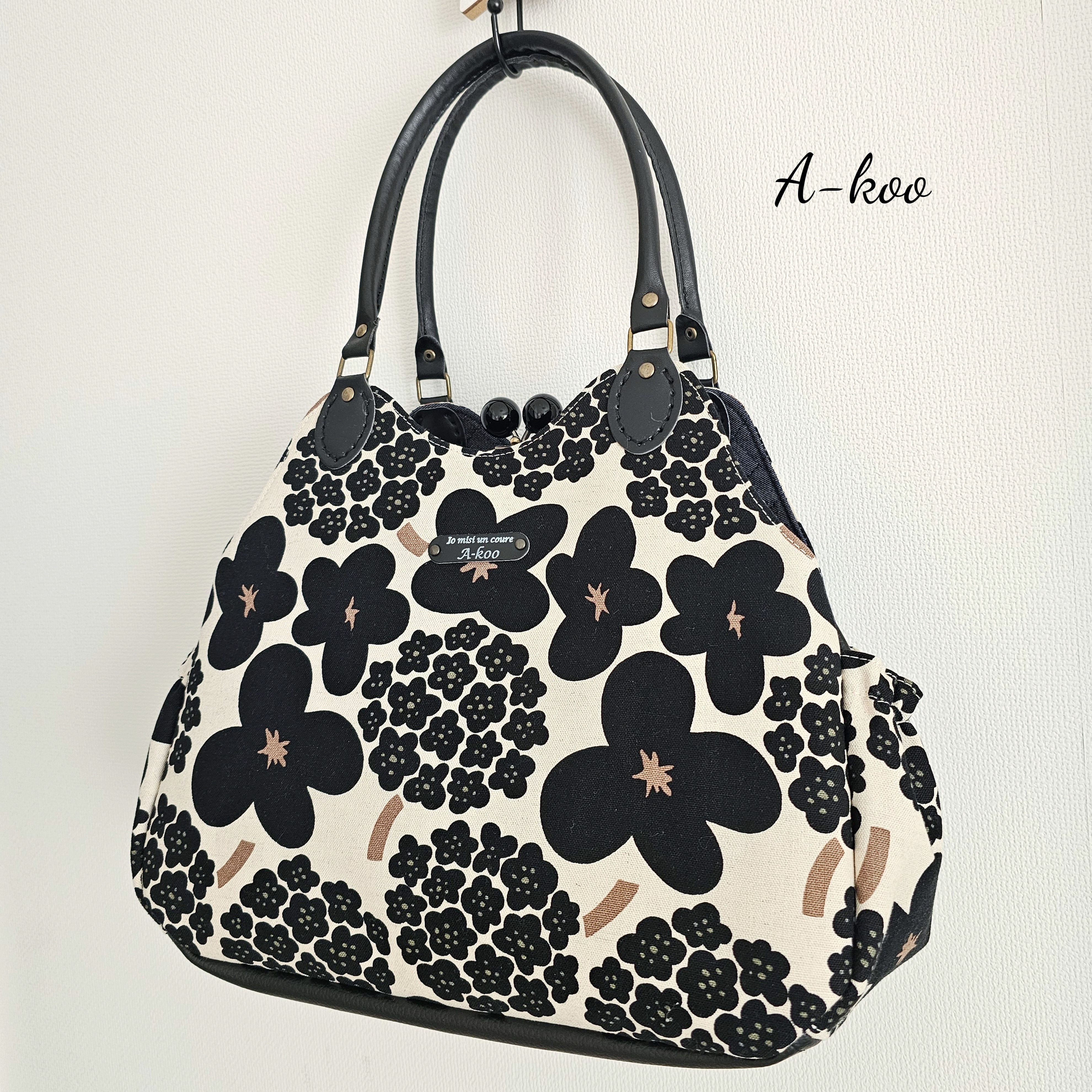 『受注製作』黒花いっぱい☆あおり付きがま口バッグ