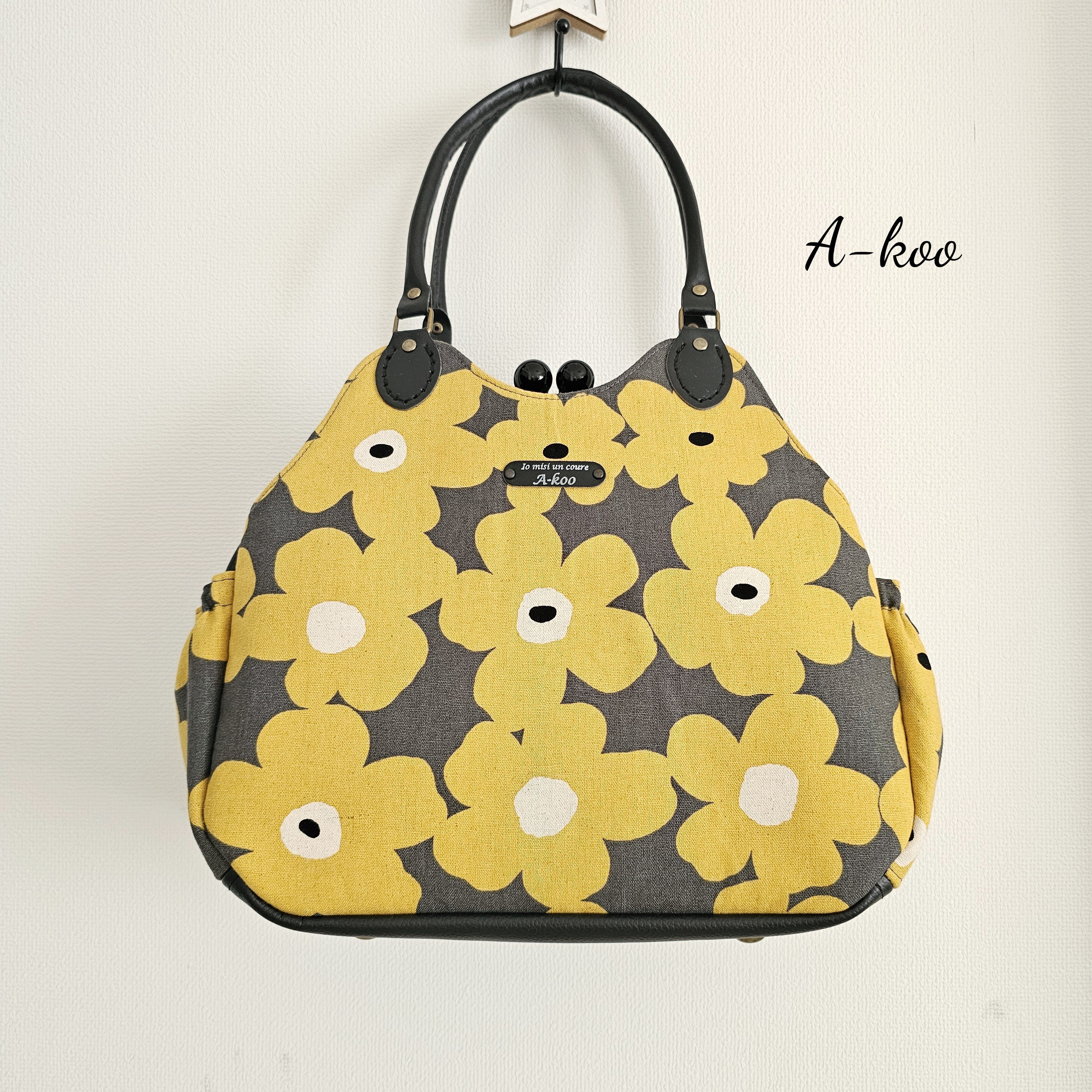 『受注製作』北欧調フラワー☆マスタード☆あおり付きがま口バッグ