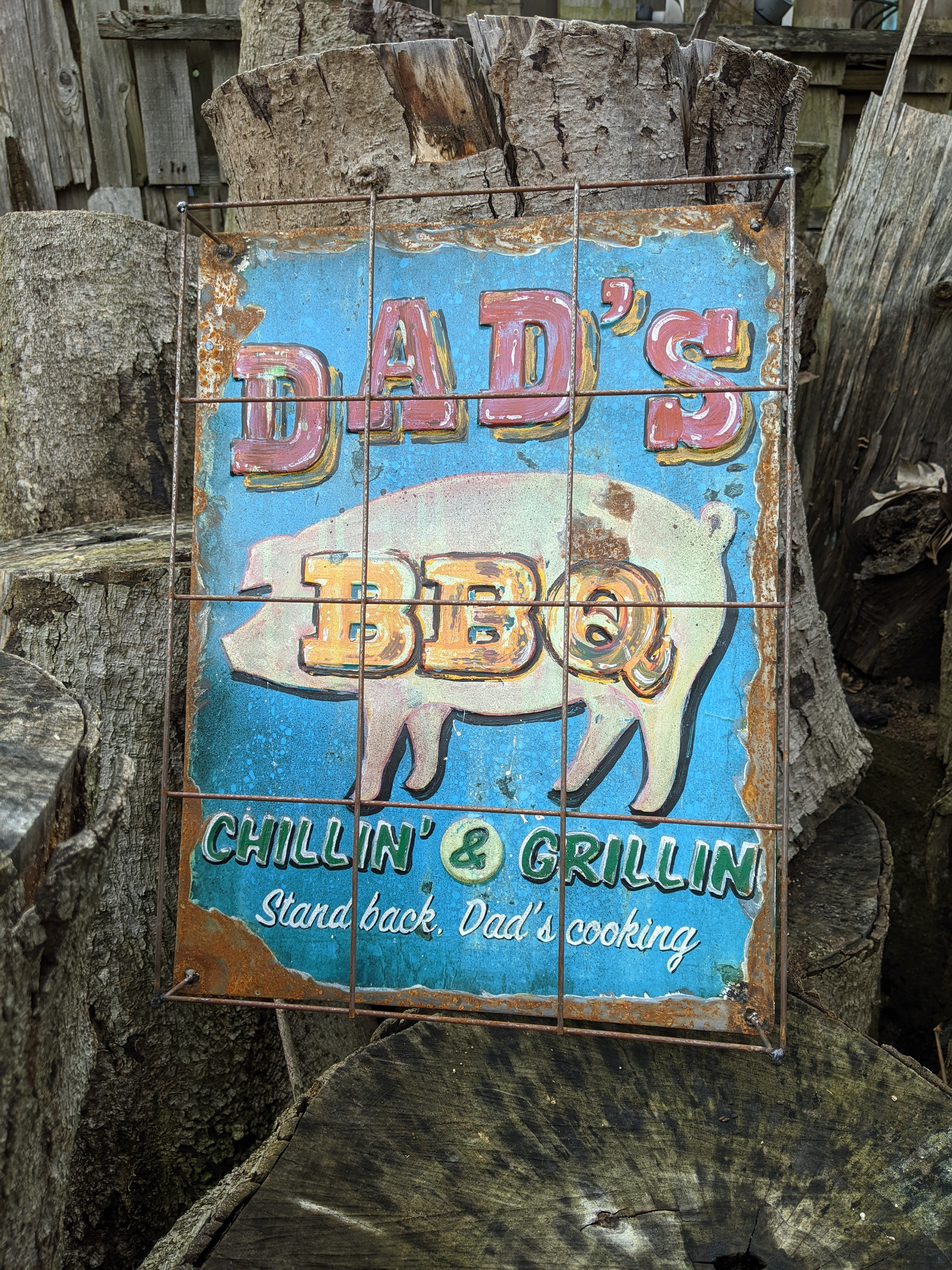 アンティークに仕上がった壁掛け看板  Old New！ブリキ看板 BBQ №.2  アメリカンポップな絵柄 可愛らしい