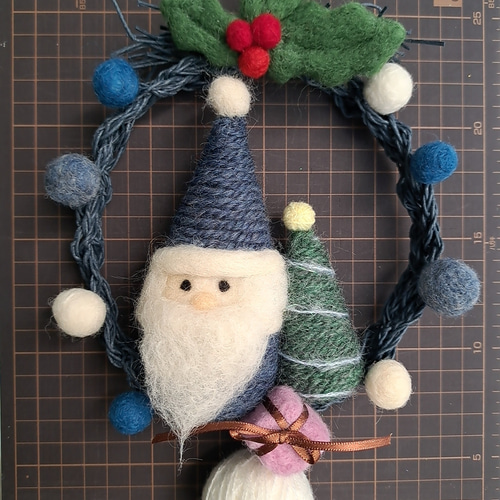 クリスマスリース&羊毛フェルトすずめさん 羊毛フェルト クリスマスサンタすずめちゃん靴下2連ストラップ