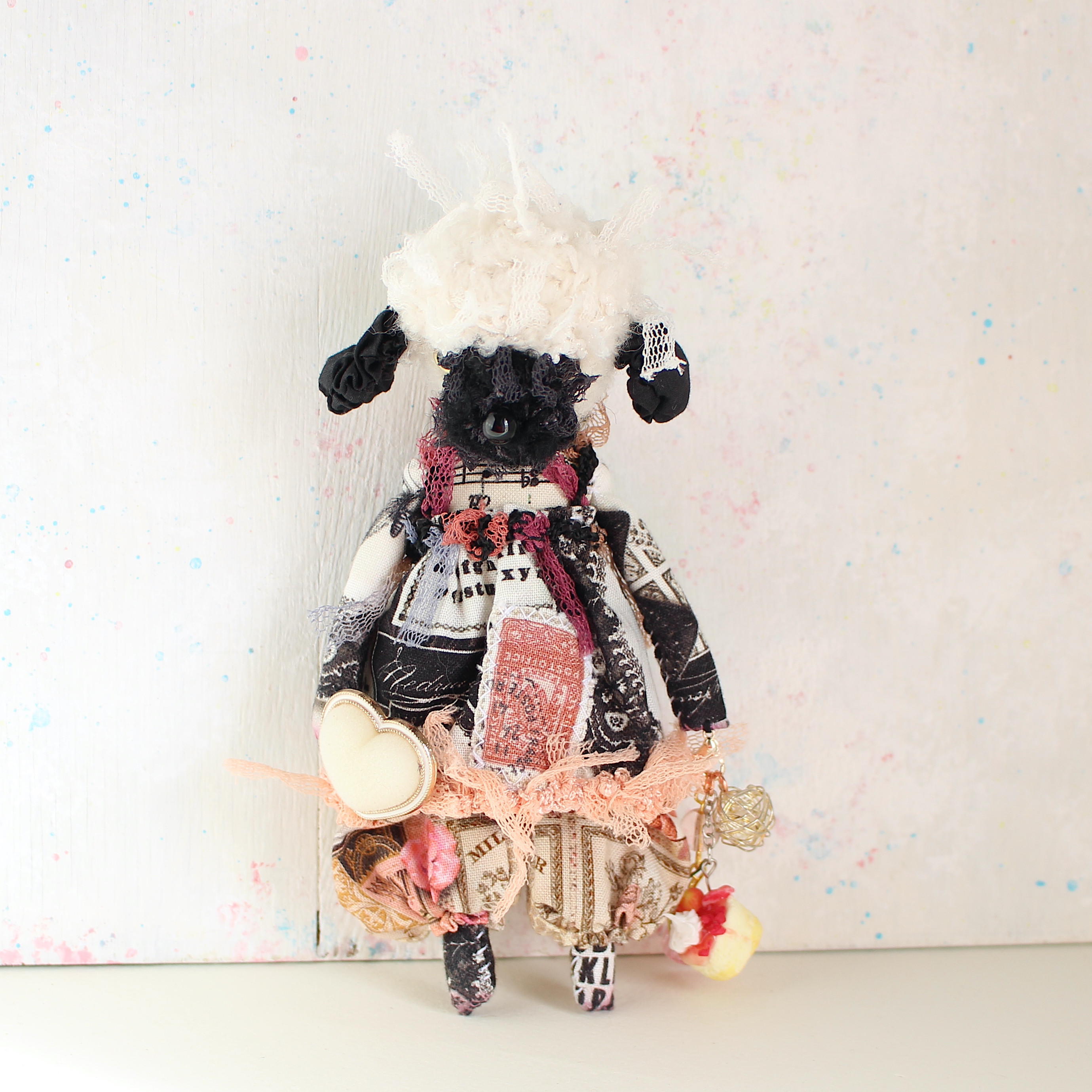 ヴァレーブラックノーズシープ(ピンク)のミニぬいぐるみ 14cm バックチャーム付き