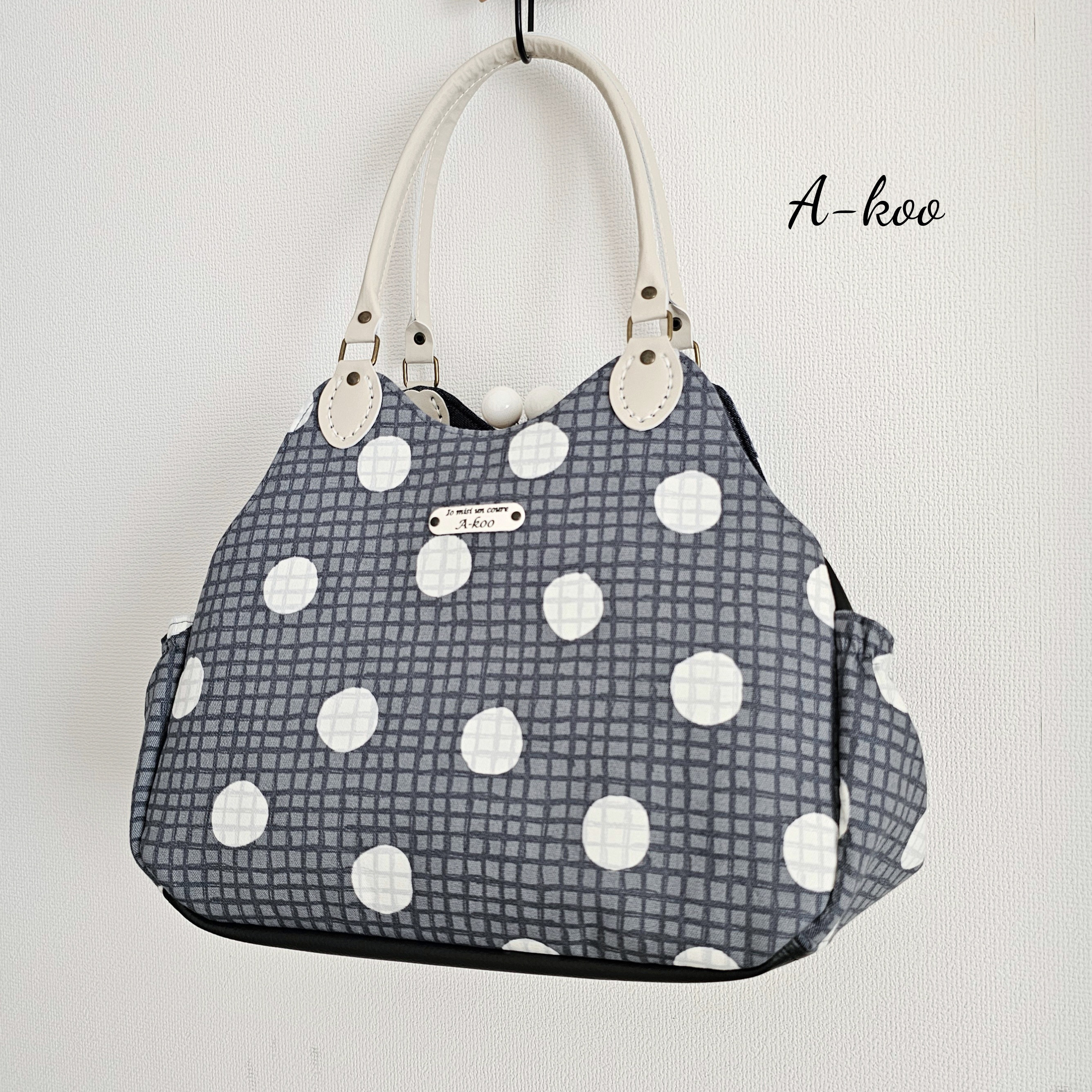 『即納❗』チェック&ドット☆グレー☆あおり付きがま口バッグ