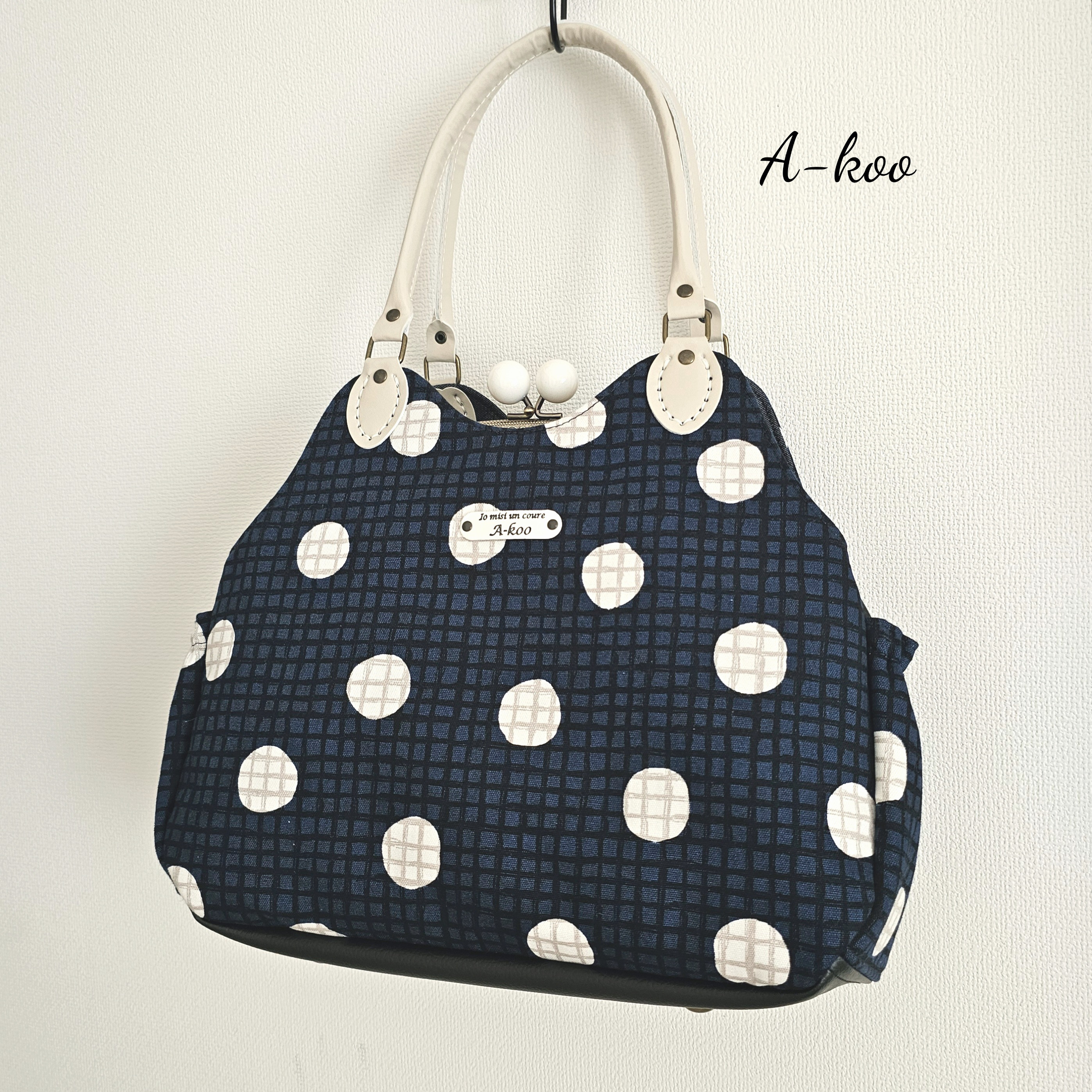 『即納❗』チェック&ドット☆紺☆あおり付きがま口バッグ