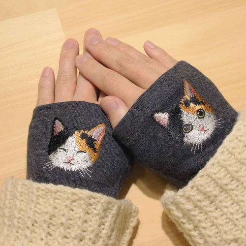 三毛猫】猫刺繍 アームウォーマ 日本製 ウール100％ ギフト 手袋