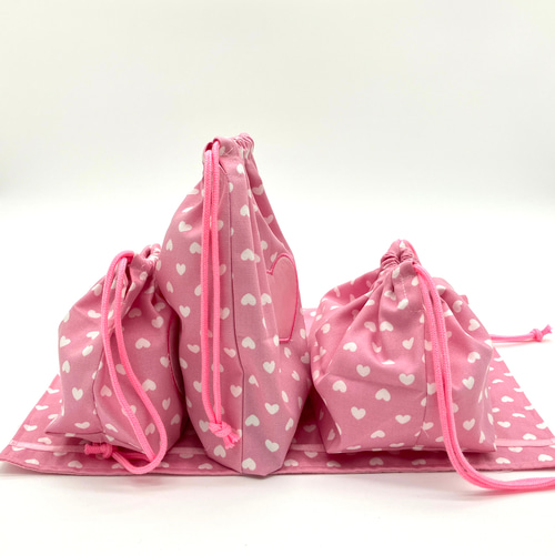 ◎ハートがいっぱい♡刺繍のランチョンマット巾着4点セット/コップ袋