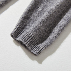 「Number 1」 可靠簡約設計羊毛針織衫 100% 羊毛 淺灰色 231110-5 第5張的照片