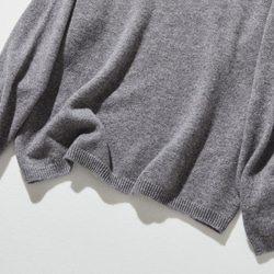 「Number 1」 可靠簡約設計羊毛針織衫 100% 羊毛 淺灰色 231110-5 第4張的照片