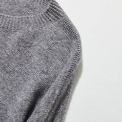 「Number 1」 可靠簡約設計羊毛針織衫 100% 羊毛 淺灰色 231110-5 第3張的照片