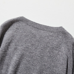 「Number 1」 可靠簡約設計羊毛針織衫 100% 羊毛 淺灰色 231110-5 第7張的照片