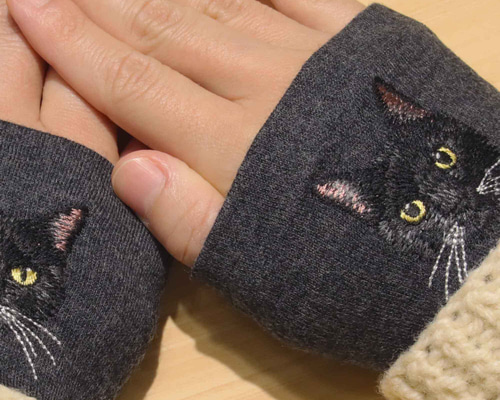 新品タグ付 シンクビー 手袋 猫 刺繍 カシミヤ混 ラビットファー 黒 黒猫】猫刺繍 アームウォーマ 日本製 ウール100％ ギフト 手袋・ミトン