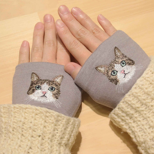 キジ白】猫刺繍 アームウォーマ 日本製 ウール100% ギフト 手袋 キジ白】猫刺繍 アームウォーマ 日本製 ウール100% ギフト 手袋