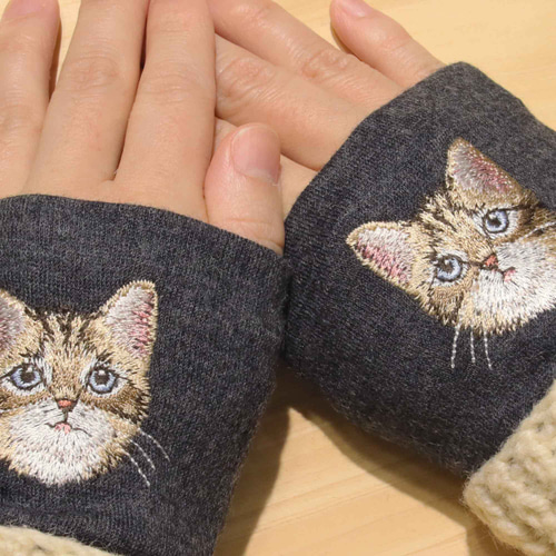 キジトラ子猫】猫刺繍 アームウォーマ 日本製 ウール100％ ギフト 手袋