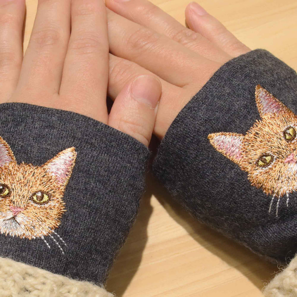 【茶トラ】猫刺繍 アームウォーマ  日本製  ウール100％ ギフト 4枚目の画像