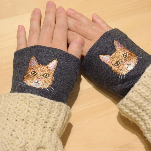 【茶トラ】猫刺繍 アームウォーマ  日本製  ウール100％ ギフト 5枚目の画像