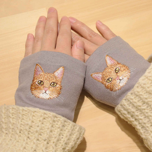 茶トラ】猫刺繍 アームウォーマ 日本製 ウール100％ ギフト 手袋