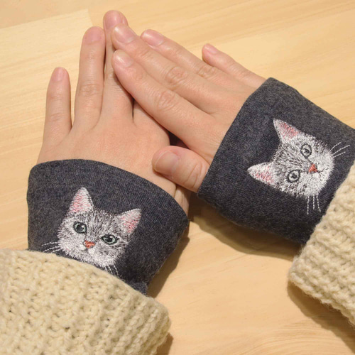 サバトラ】猫刺繍 アームウォーマ 日本製 ウール100％ ギフト 手袋