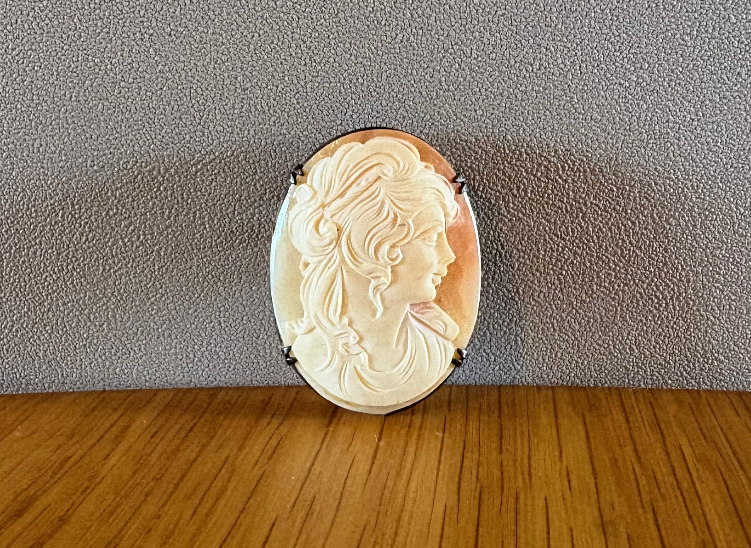 カメオ CAMEO ブローチ 2WAY ヴィンテージ 美品 です。 イタリアの古いカメオ Cameo アンティーク2WAY ブローチ