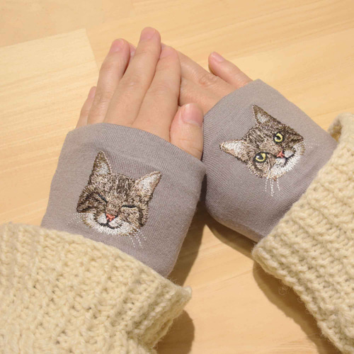 キジトラ親】猫刺繍 アームウォーマ 日本製 ウール100％ ギフト 手袋