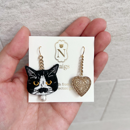 ドイツ製クリアハートのエアリーバッグチャームと猫さん刺繍ピアスand 