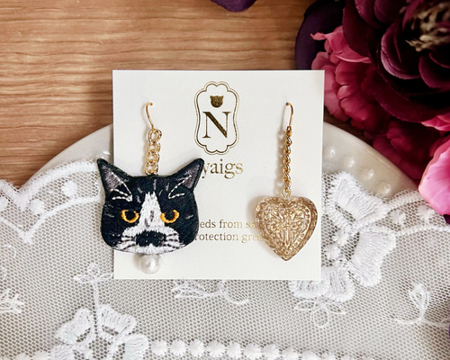 ドイツ製クリアハートの猫さん刺繍ピアスandイヤリング ピアス（フック