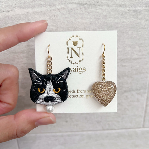 ドイツ製クリアハートの猫さん刺繍ピアスandイヤリング ピアス（フック