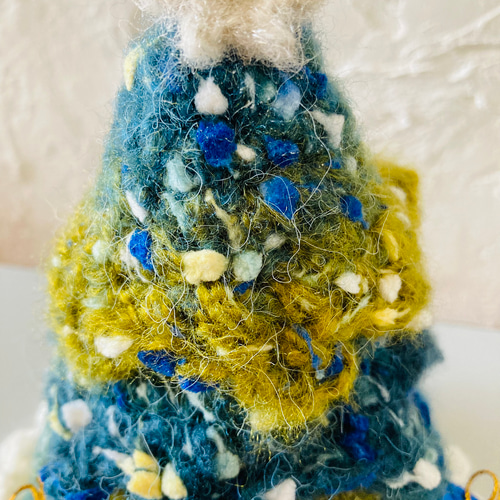 シマエナガのクリスマスツリー 〜イルミネーションで光り輝くツリー