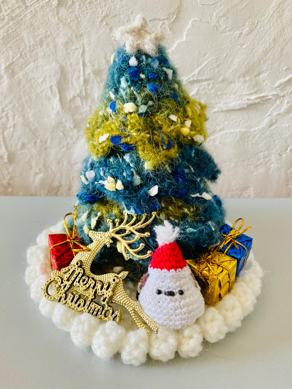 シマエナガのクリスマスツリー 〜イルミネーションで光り輝くツリー