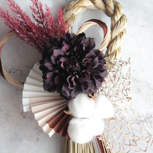 縦型しめ縄】ダークパープルダリアのシックなモダン造花しめ縄飾り