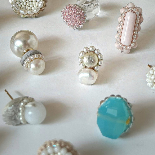 淡水パールとヴィンテージビーズの ビーズ刺繍ピアス/イヤリング