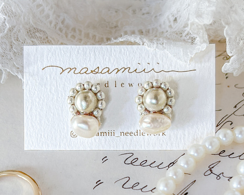 淡水パールとヴィンテージビーズの ビーズ刺繍ピアス/イヤリング