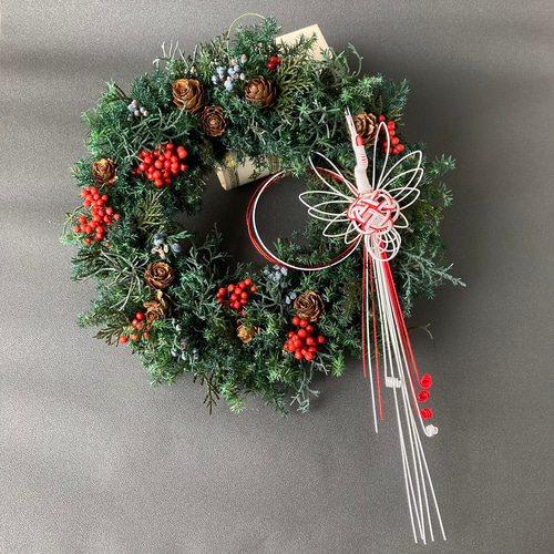 クリスマスからお正月まで飾れる針葉樹のリース 赤 お正月へ交換用鶴の