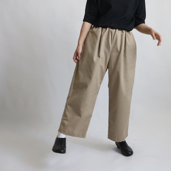 ラスト１　最終ＳＡＬＥ　９０cm丈　コットンチノ生地　誰にでも似合う定番パンツ　チノパン ストレート ベージュY97I