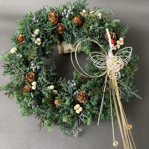 クリスマスからお正月まで飾れる針葉樹のリース 白 お正月へ交換用鶴の