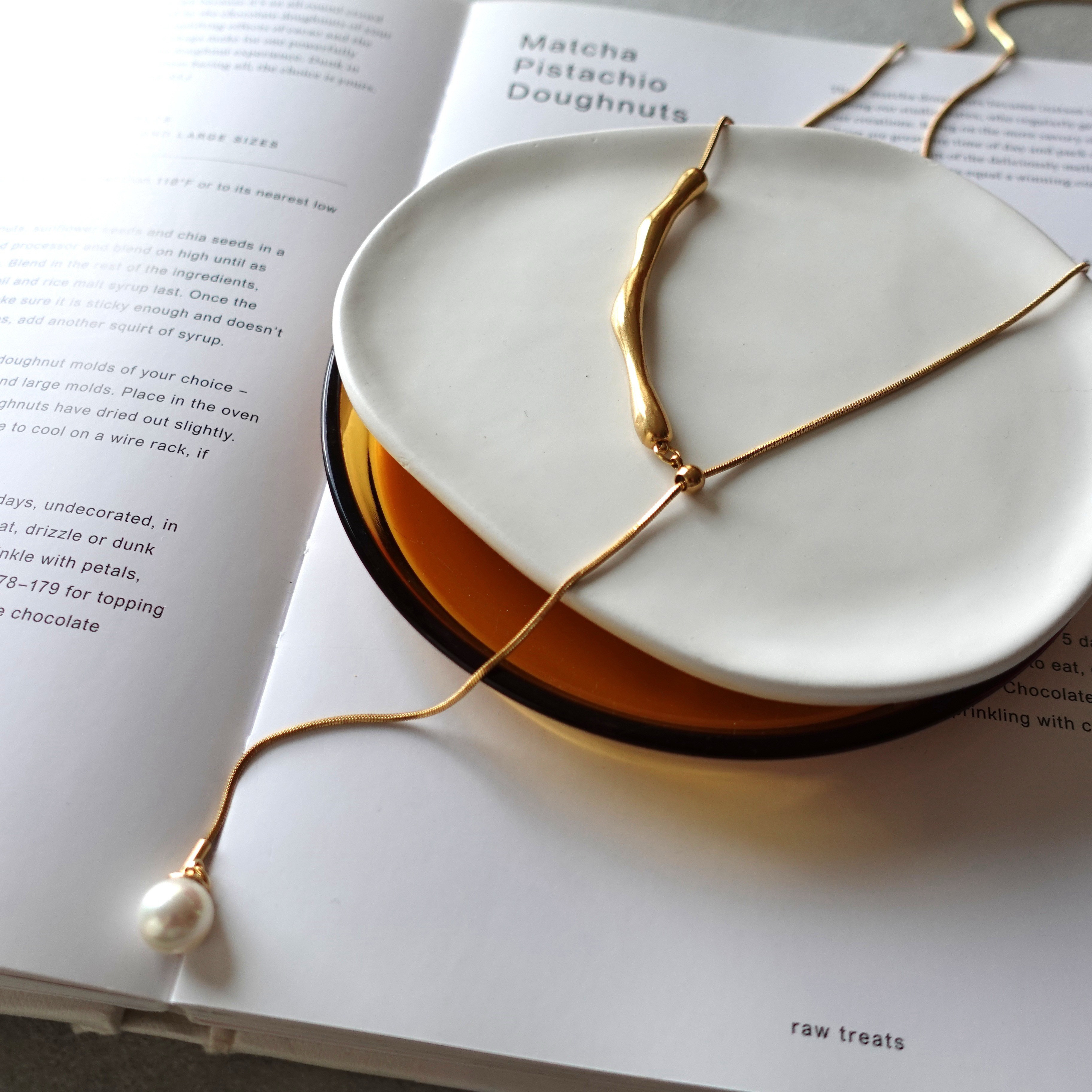 ニュアンスバーネックレス スネークチェーン ゴールド Y字 スライド式 / サージカルステンレス  国産貝パール