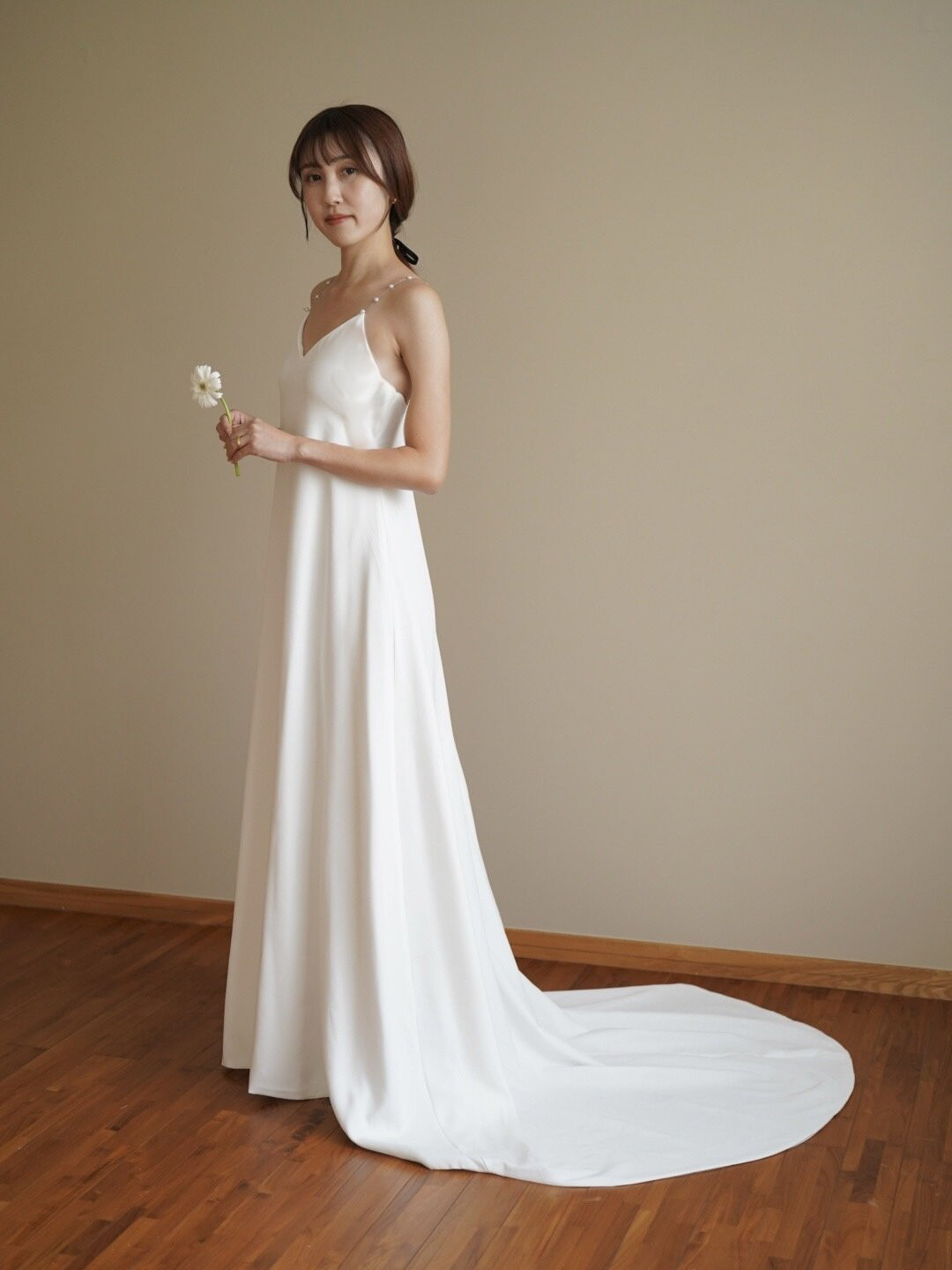 送料無料！パーティードレス キャミソール ビーズ オフホワイト 色直し 前撮り 二次会