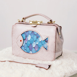 ★１つ限りキャンペーン中！★【深海魚】がま口バッグ 本革手作りのレザーショルダーバッグ  夏バッグ　 1枚目の画像