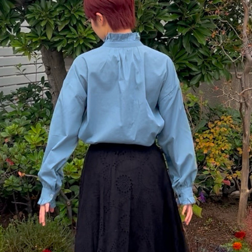 フォーマルにも！ぐるりと豪華なフリルシャツ＊スタンドカラー＊長袖