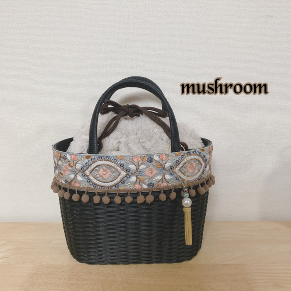 花柄インド刺繍リボン付きボックス型山葡萄バッグ 花柄インド刺繍リボン付きボックス型山葡萄バッグ