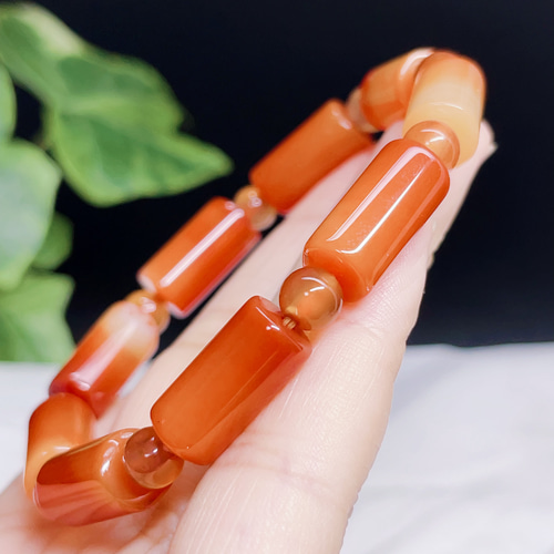 ❣️感謝BIGセール❣️ 南紅瑪瑙 チューブ型 デザイン ブレスレット