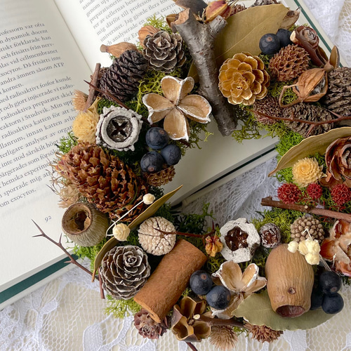 ※深い森のclassicalなリース※ 葉っぱがいっぱい 森のイメージのクリスマスリース 葉は