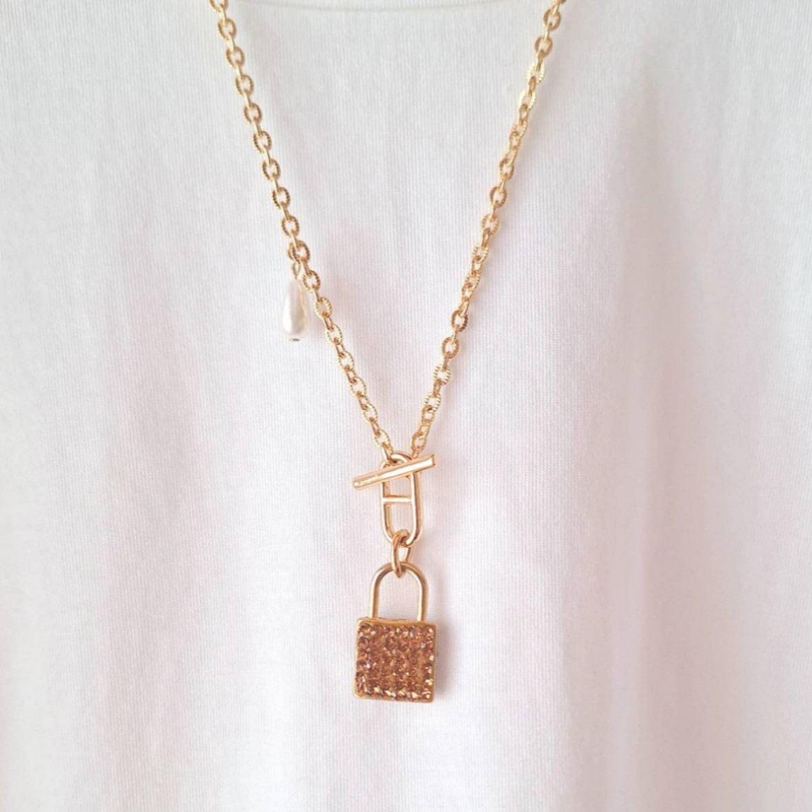 パールとカデナが揺れる、マンテルY字ネックレス