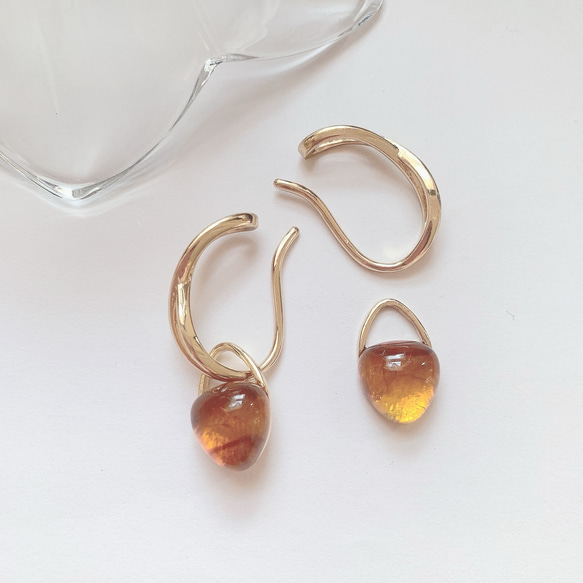 ❤️お得セット❤️ 2way♪ イヤーカフ & カフチャーム　　　ゴールド  べっ甲フープ　両耳用♪ 1枚目の画像