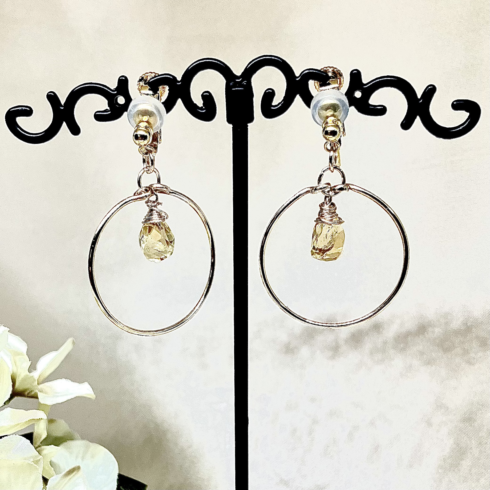 シトリンと14Kgfリングの華やかピアス、アレルギー対応素材14Kgf