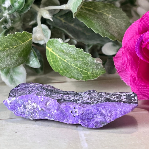 ピンクスギライト✨ 南アフリカ産 ラフストーン 瞑想 原石 スギ石  