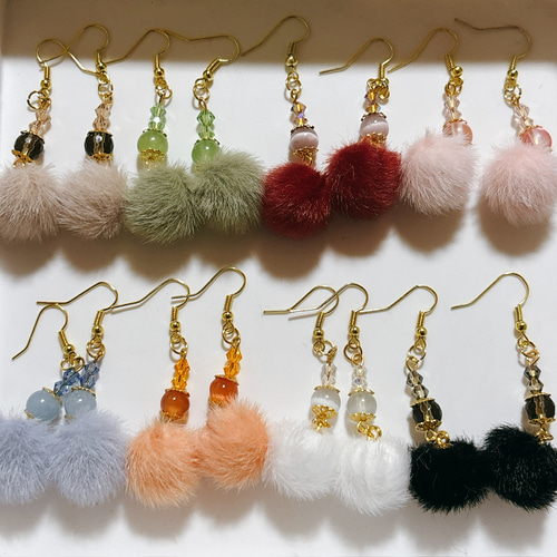 K・M様ご確認用♡ファー付お名前イヤリング ほわほわファーピアス○オレンジ ピアス（フック・チェーン） 夢みる