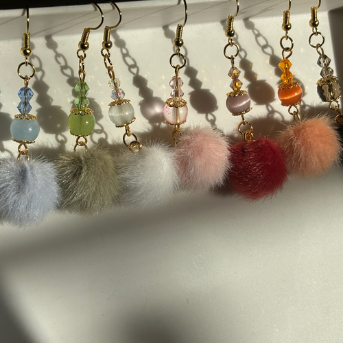 ほわほわファーピアス○オレンジ ピアス（フック・チェーン） 夢みる
